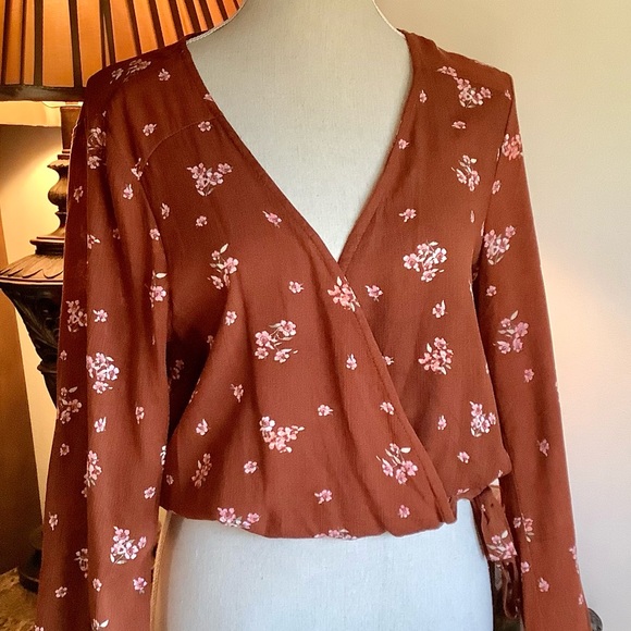 Surplice Wrap Bell Sleeve Crop Top - Picture 3 of 10